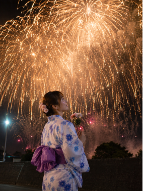 花火を見上げる横顔