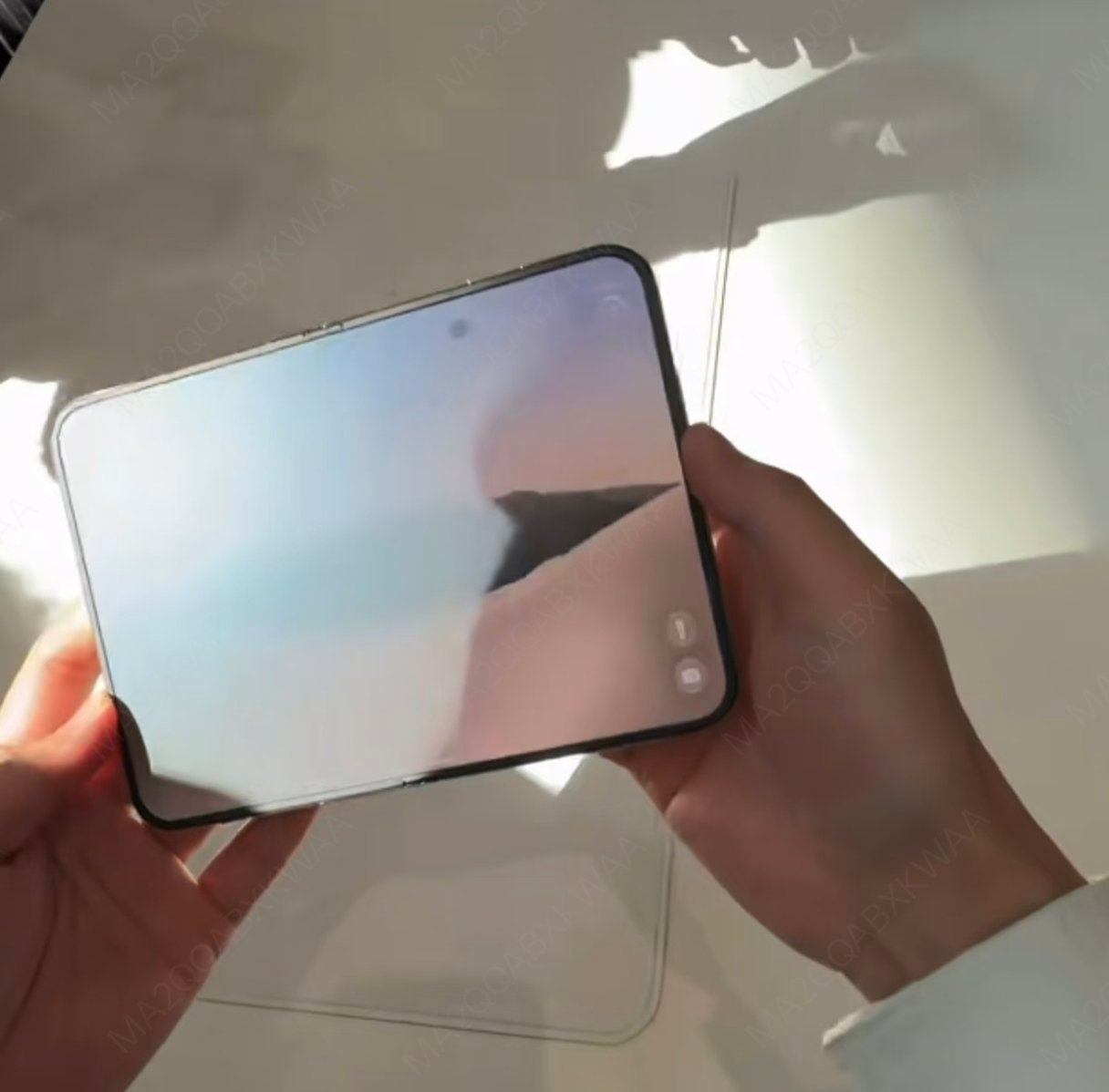 iPhone Duoの画面 直射日光の下